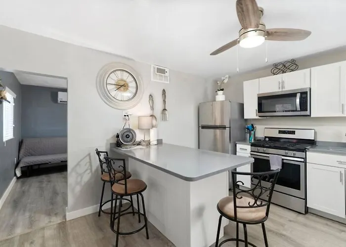 Casita With Beautiful Patio - Unit B *